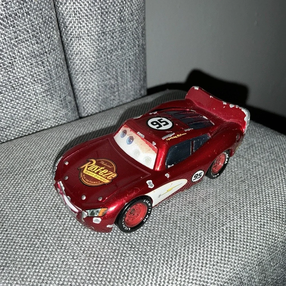 Disney Pixar Cars Rust-Eze Lightning McQueen #95 Diecast Racecar Metal‎